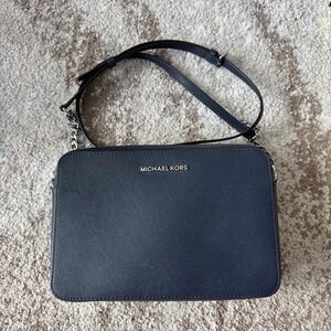 Michael kors crossbody bag